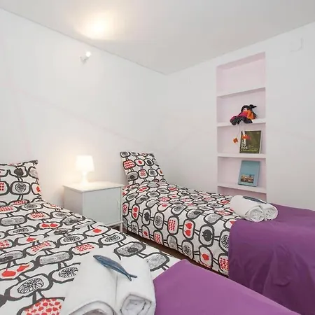 아파트 Windmill White - 2 Bedroom Duplex On City Center 리스본