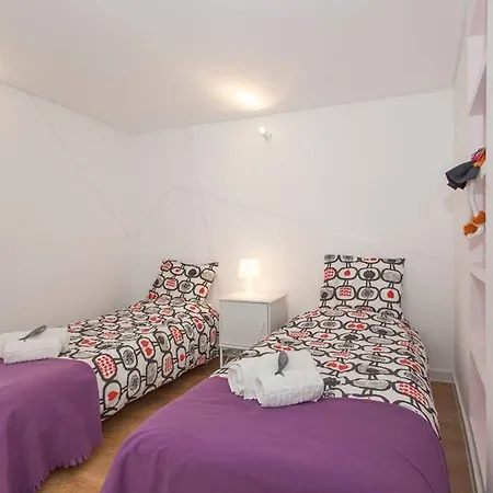 아파트 Windmill White - 2 Bedroom Duplex On City Center 리스본