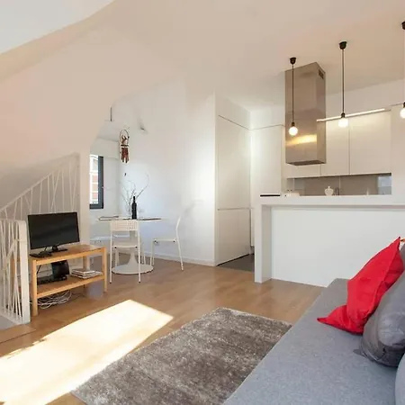 Windmill White - 2 Bedroom Duplex On City Center 公寓