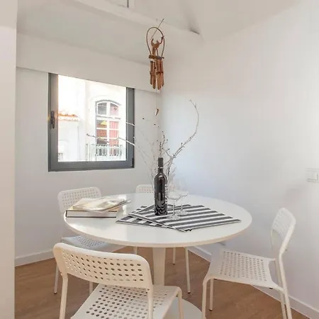 Windmill White - 2 Bedroom Duplex On City Center * 리스본