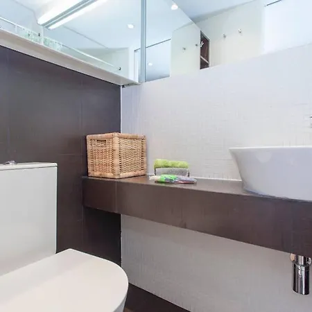 Windmill White - 2 Bedroom Duplex On City Center Lisboa